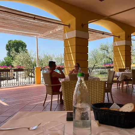 Resort Garda Village 3*
